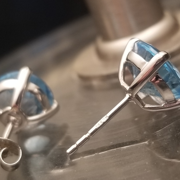 ❤️14k White Gold Aquamarine Earrings - Picture 3 of 4